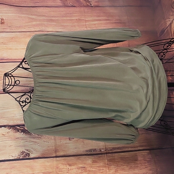 GREEN Envelope Ladies Blouse| Size: Small - Picture 4 of 4